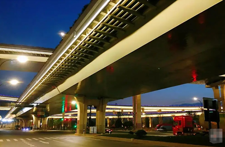 杭州临平区望梅路高架路灯